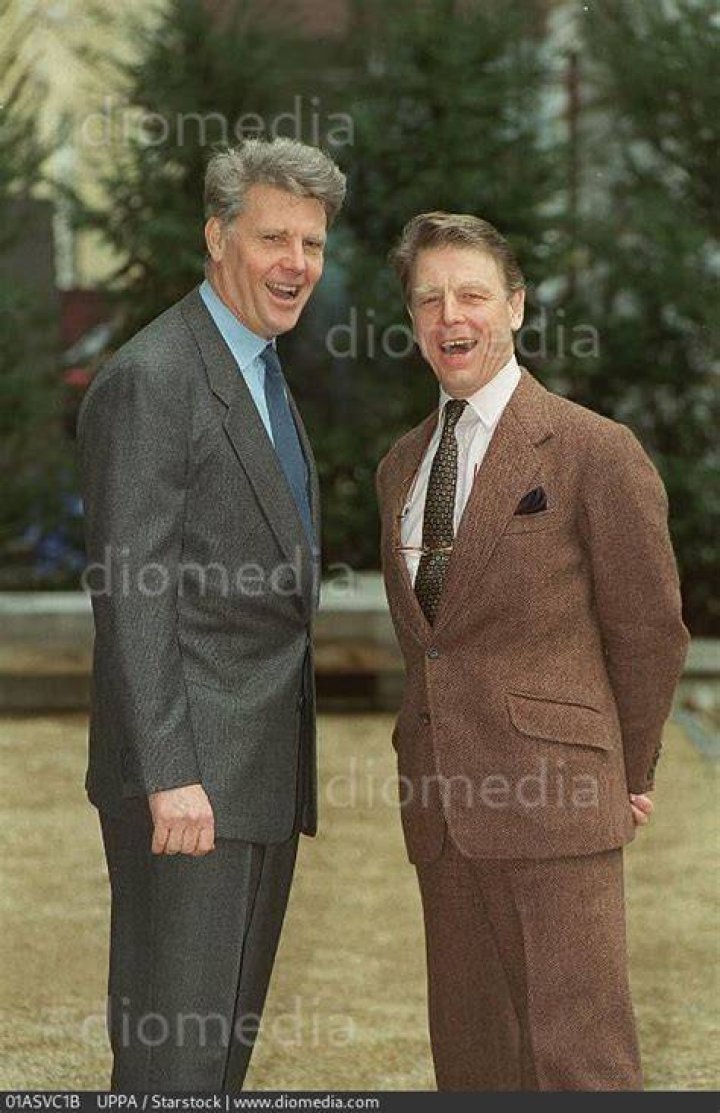 Are Edward Fox and James Fox related?