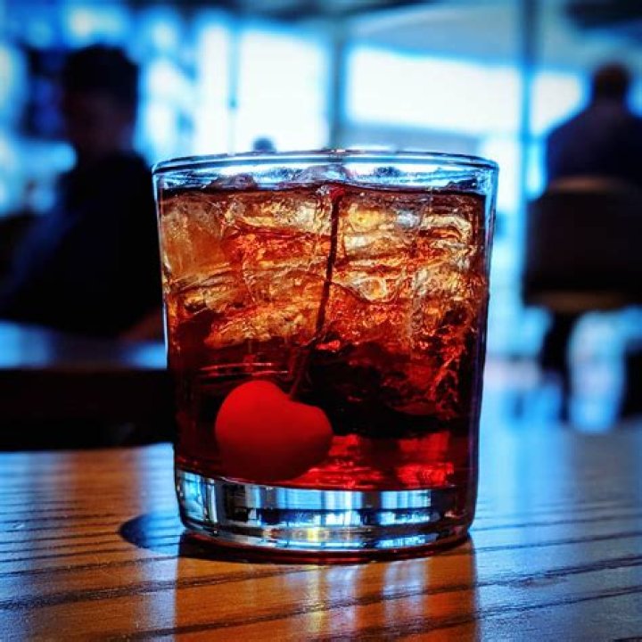 Can a Manhattan be served on the rocks?