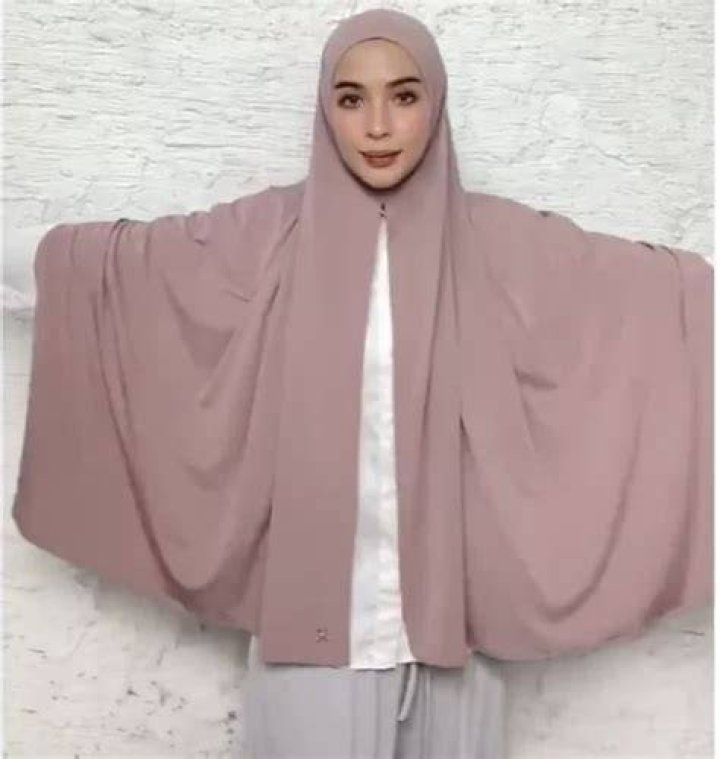 Can a scarf be worn as a hijab?