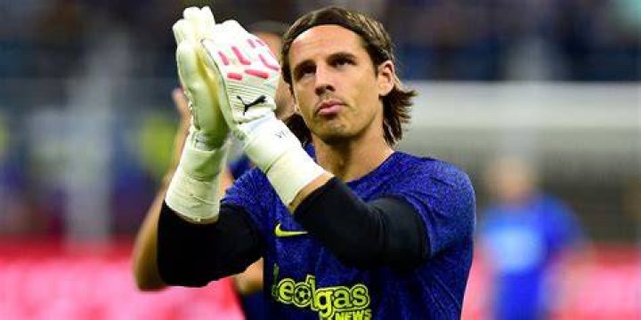 Can goalkeepers wear sunglasses?