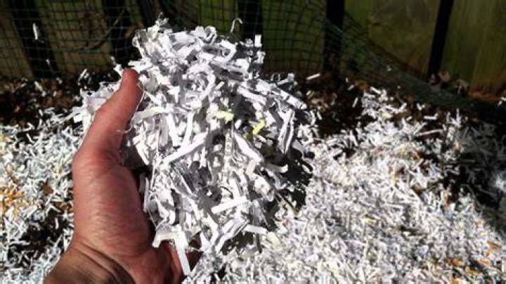 Can I put shredded paper in compost pile?
