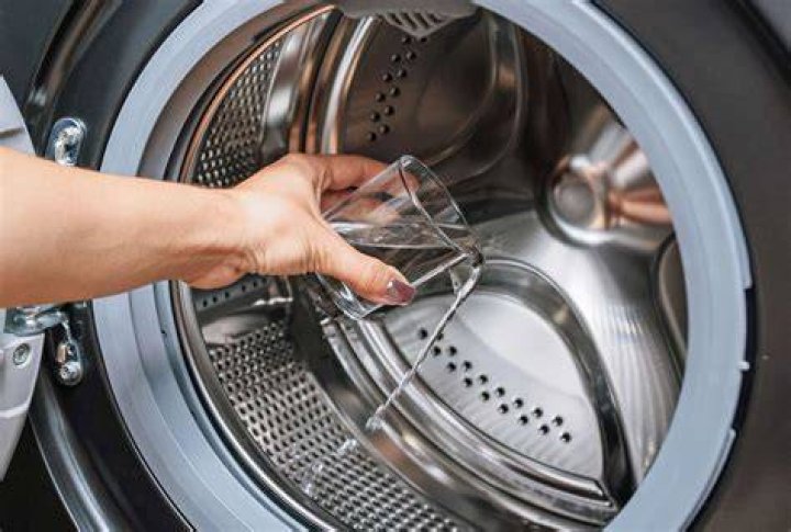 Can I put vinegar in my washing machine?