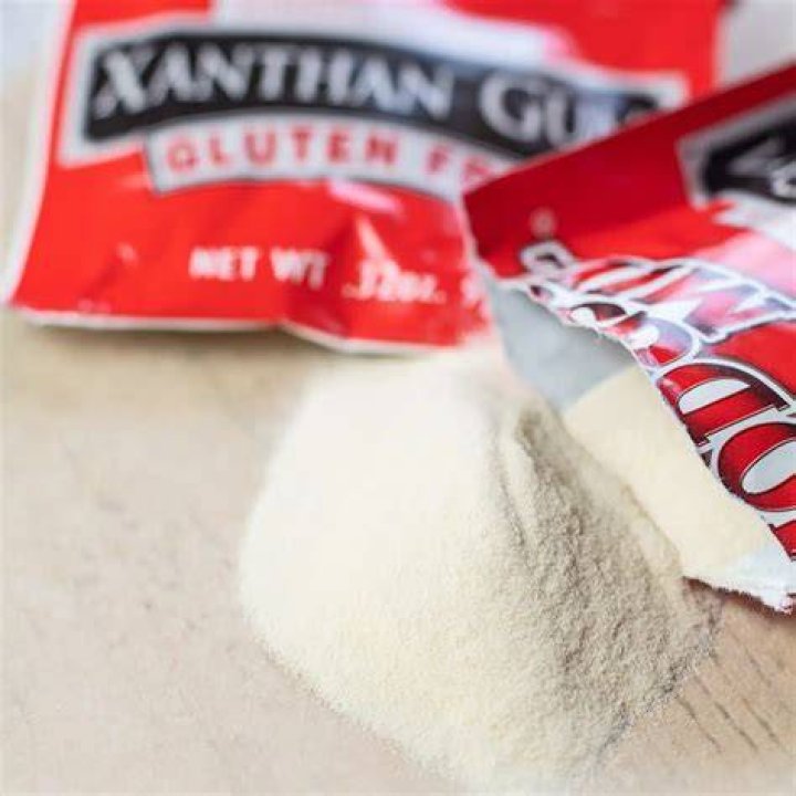 Can xanthan gum replace flour for thickening?