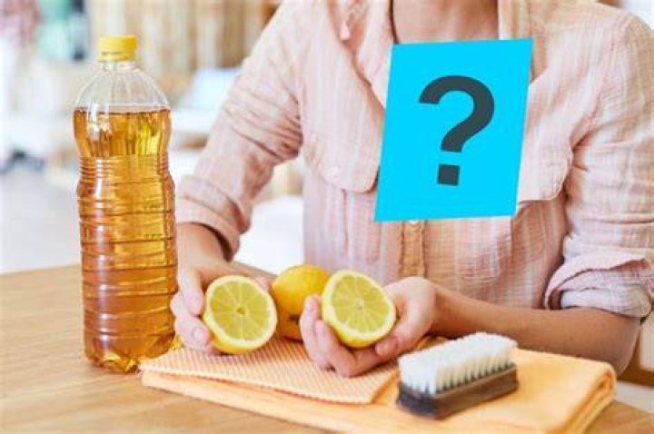 Can you mix vinegar and lemon juice for cleaning?