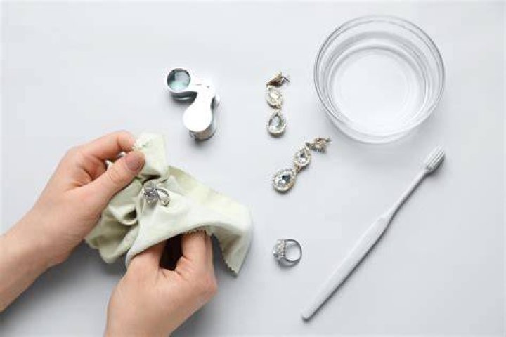 Can you put pearls in jewelry cleaner?