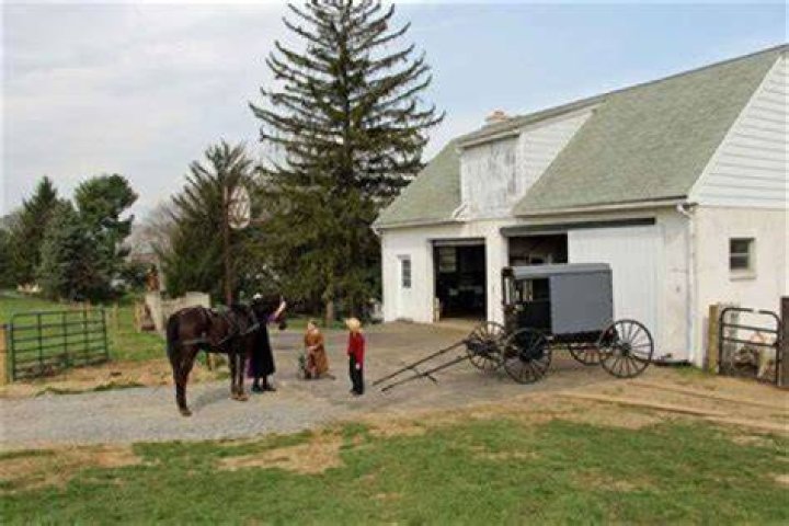 Can you stay with an Amish family?