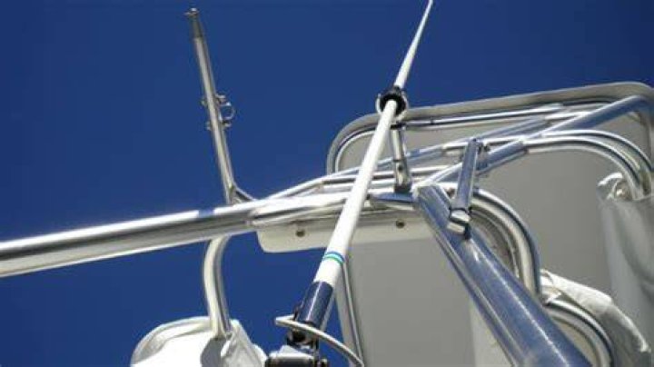 Can you use a VHF aerial for AIS?