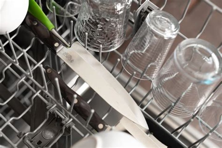 Can you wash knives in the dishwasher?