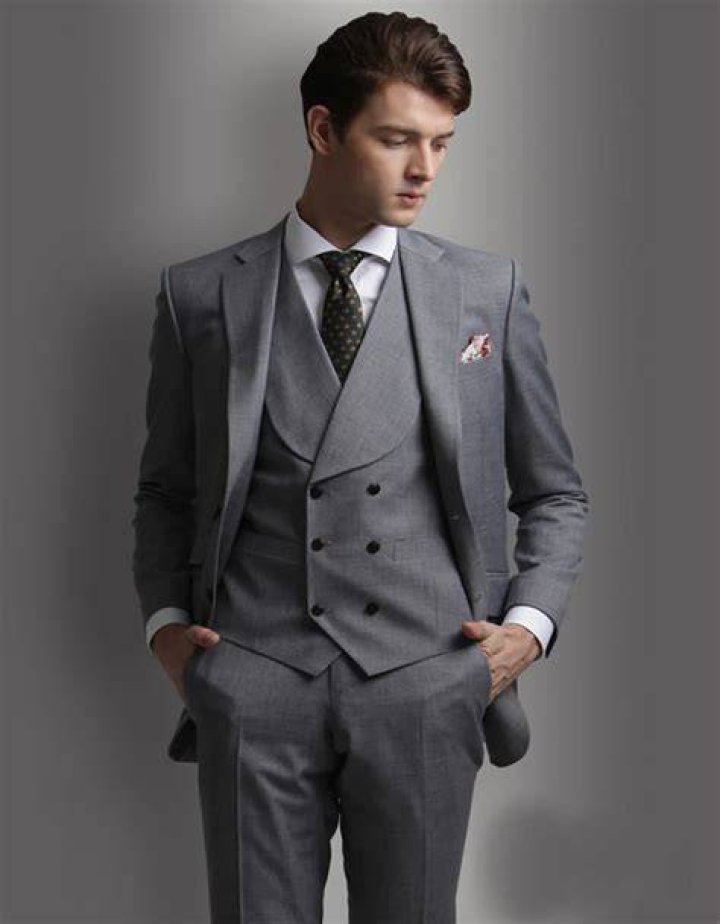 Can you wear a vest with a double-breasted suit?