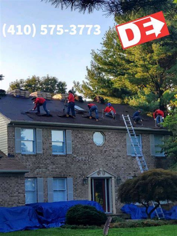 Do black roofs attract more heat?
