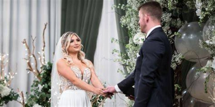 Do Giannina and Damien get married?
