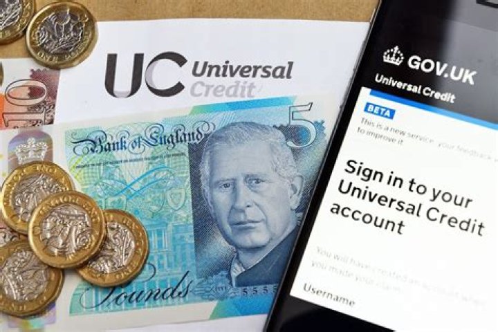 Do pensions count as savings for universal credit?