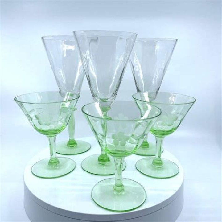 Does all green Depression glass glow?