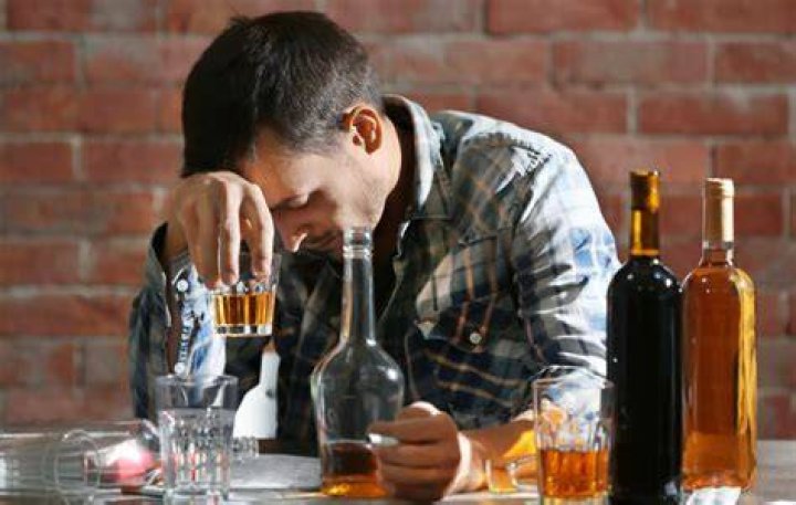Does being an alcoholic make your breath smell?