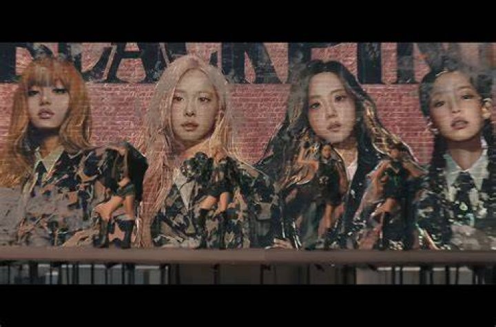 Does Blackpink go to college?