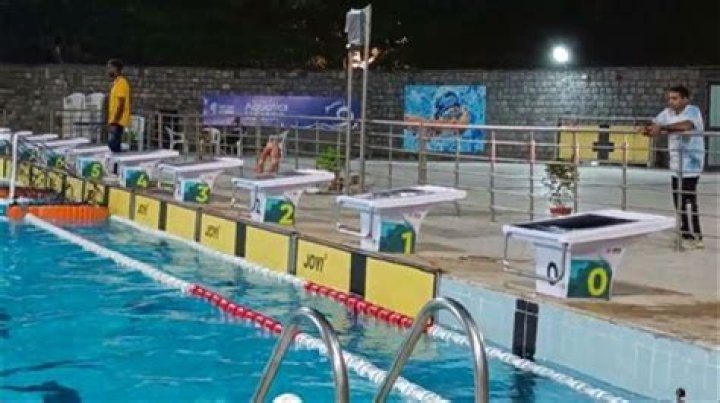 Does IIT Delhi have swimming pool?