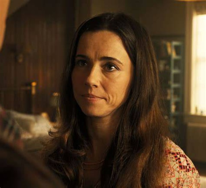 Does Laura Barton have powers?