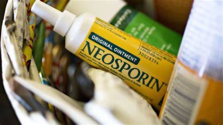 Does Neosporin help with cysts?