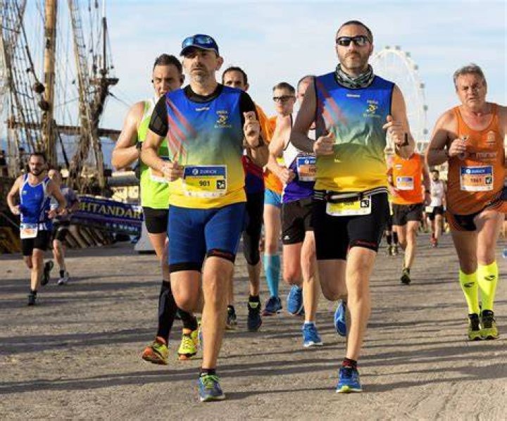 Does running in sweats burn more fat?