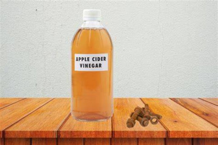 Does vinegar neutralize rust?