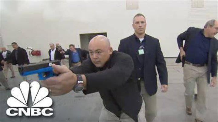 Does Warren Buffett have bodyguards?