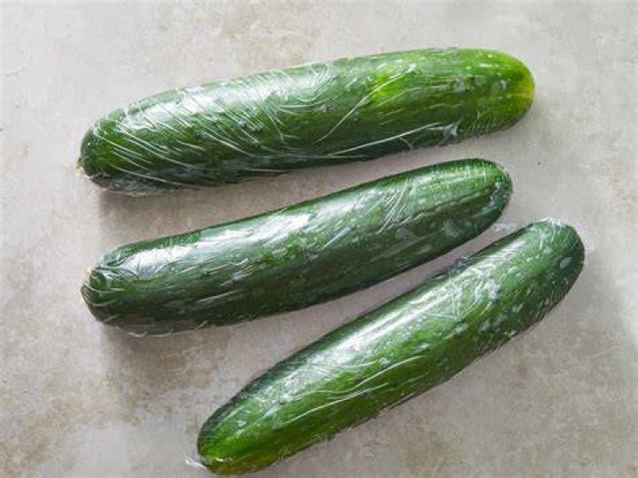 Does wrapping cucumbers in foil make them last longer?