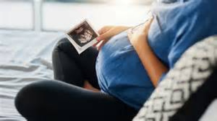 How do babies choose their favorite person?