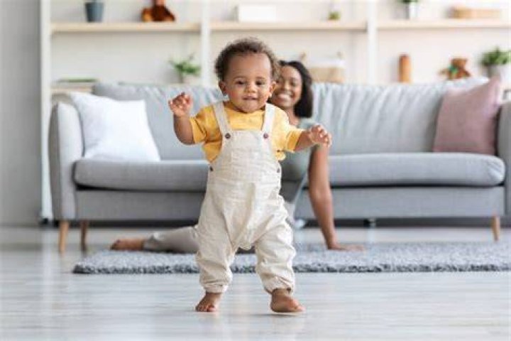 How do babies walk without kneecaps?