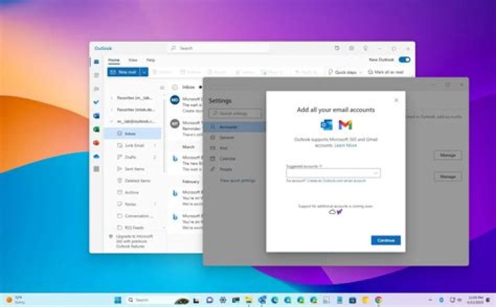 How do I add Outlook to startup in Windows 11?