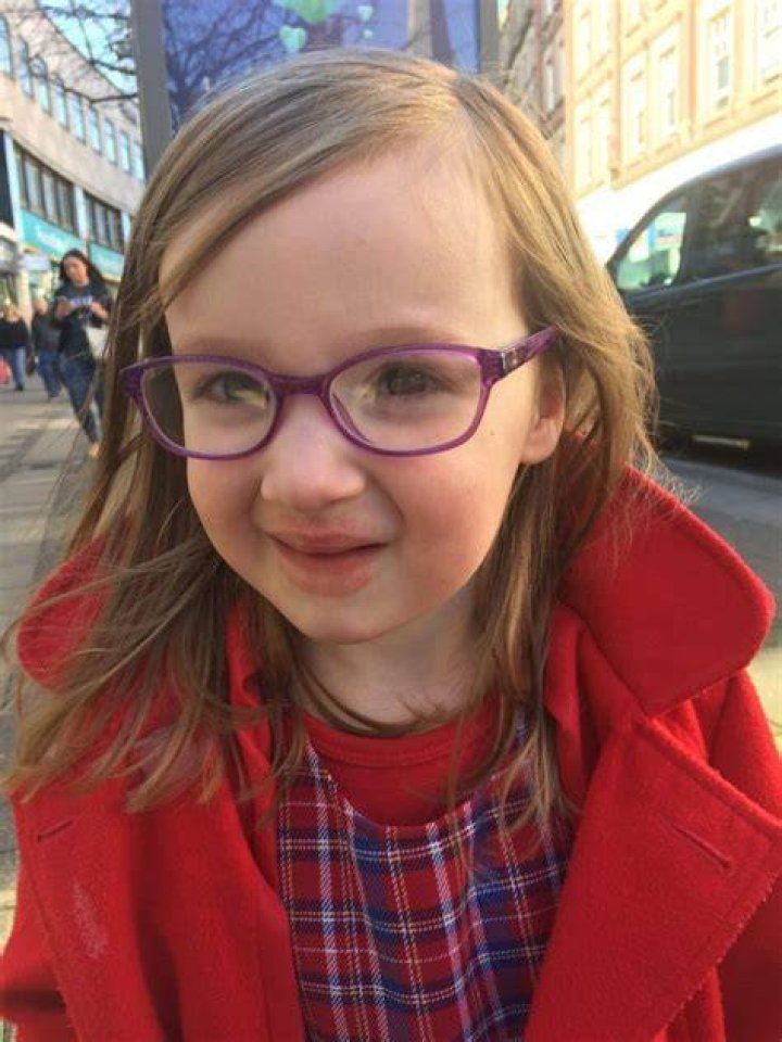 How do I know if my 3 year old needs glasses?