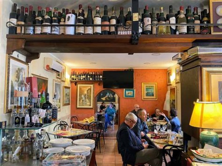 How do Italians eat?