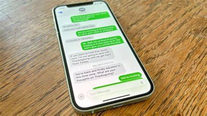 How do you know if someone has iMessage?