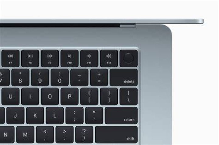 How do you use á keyboard on á MacBook Air?