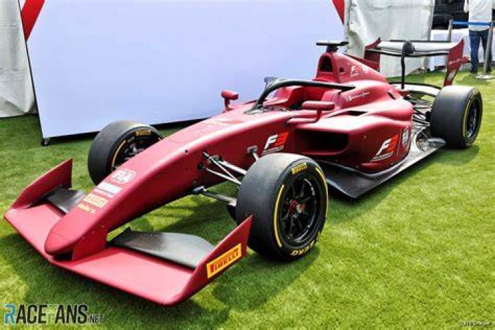 How fast do F3 cars go?