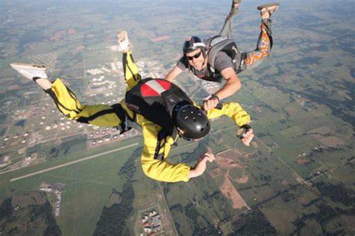 How fast do skydivers fall?