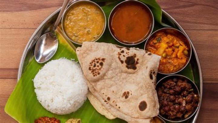 How is Indian food traditionally eaten?