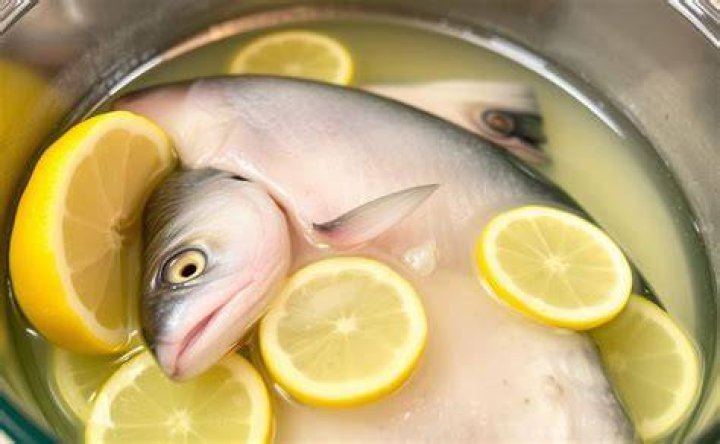 How long do you soak fish in lemon juice?