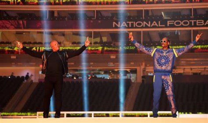 How much did Dr Dre pay for halftime show?