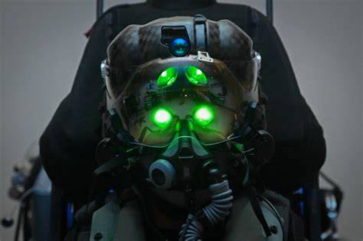 How much do f35 pilots make?