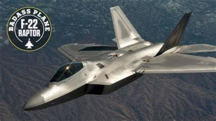 How much does an f22 Raptor pilot make?
