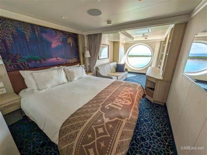 How much luggage is allowed on a Disney cruise?