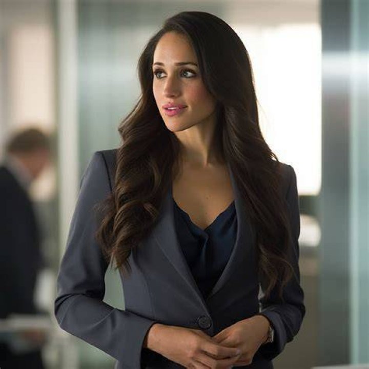 How old is Rachel in Suits?