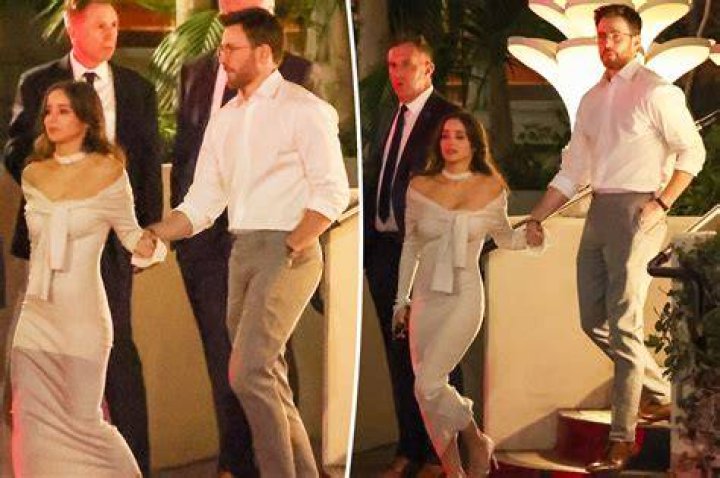 Is Chris Evans married to Scarlett Johansson?