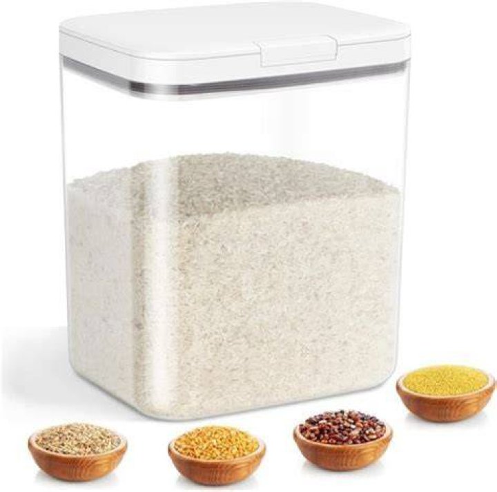 Is it safe to store rice in plastic containers?