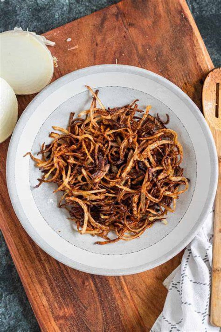 Should you fry onions before putting on pizza?