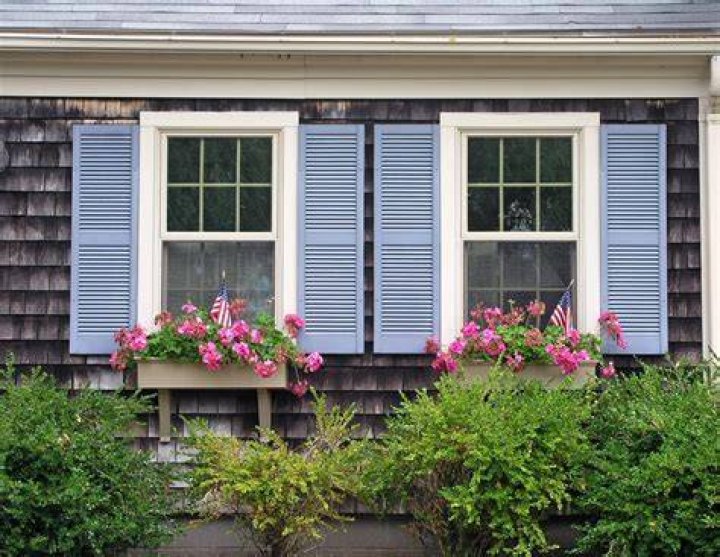 Should you open windows on a hot day?
