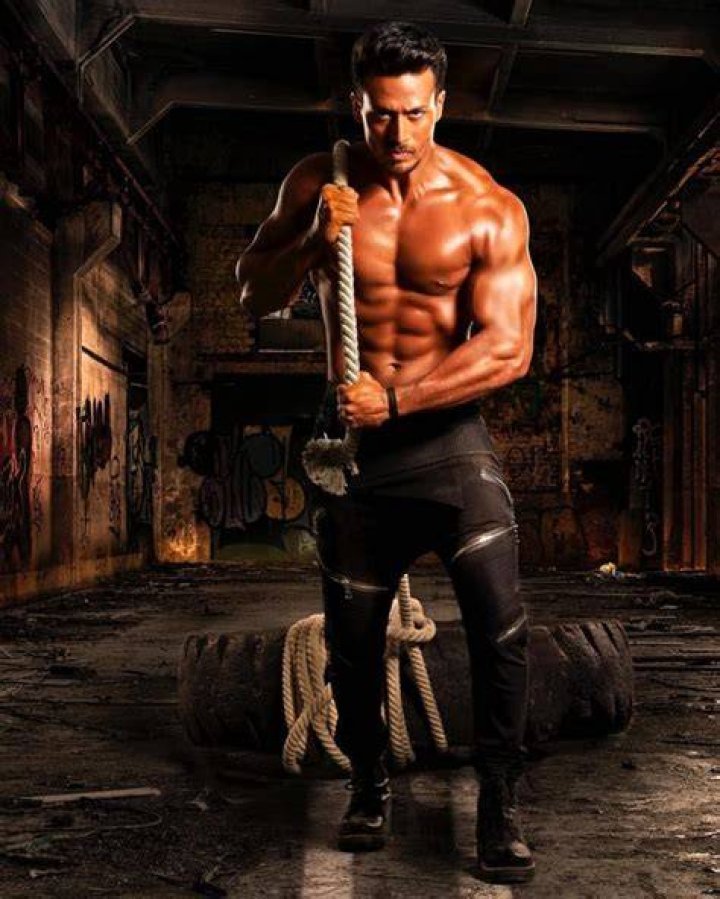 What belt is Tiger Shroff?