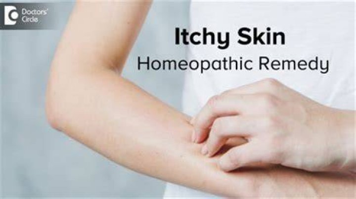 What deficiency causes skin itching?
