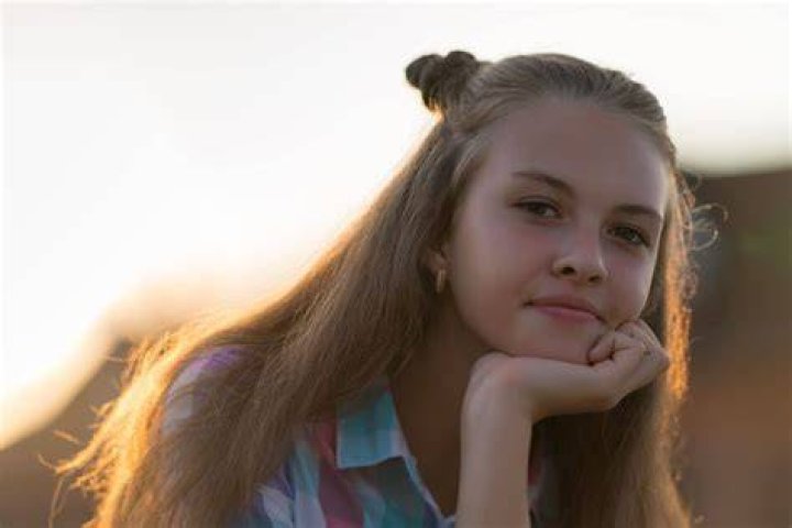 What does it mean when a girl stares at you for a long time?