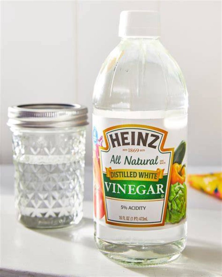 What does vinegar do to strawberries?